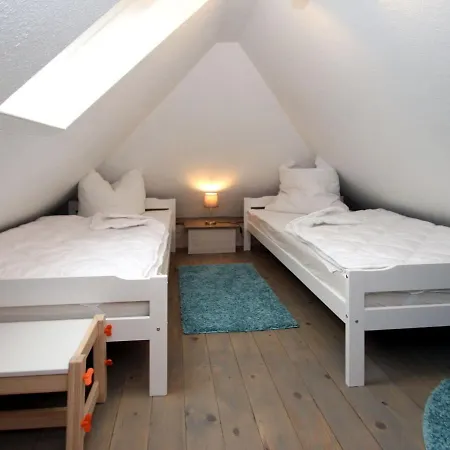 Holiday home Mit Garten Und Terrasse In Dornum