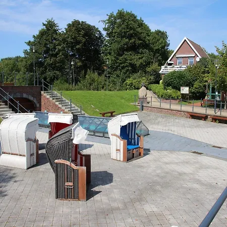 Mit Garten Und Terrasse In